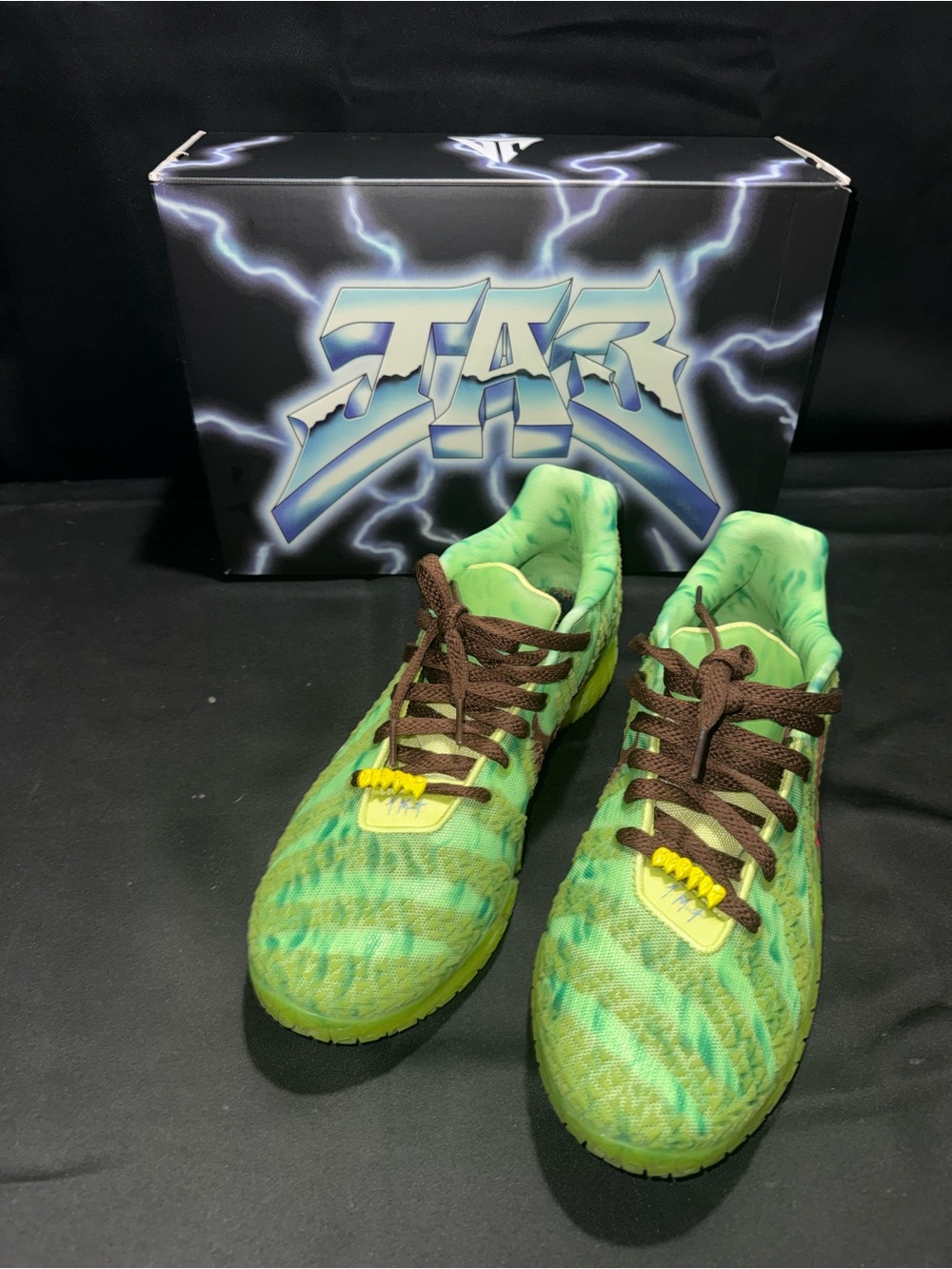 Nike Men’s Green Patterned Low-Top Sneakers with Brown Laces and Yellow Accents